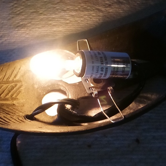 Duck of brass & stained glass accent lamp VTG 10" in working order. - Picture 6 of 12